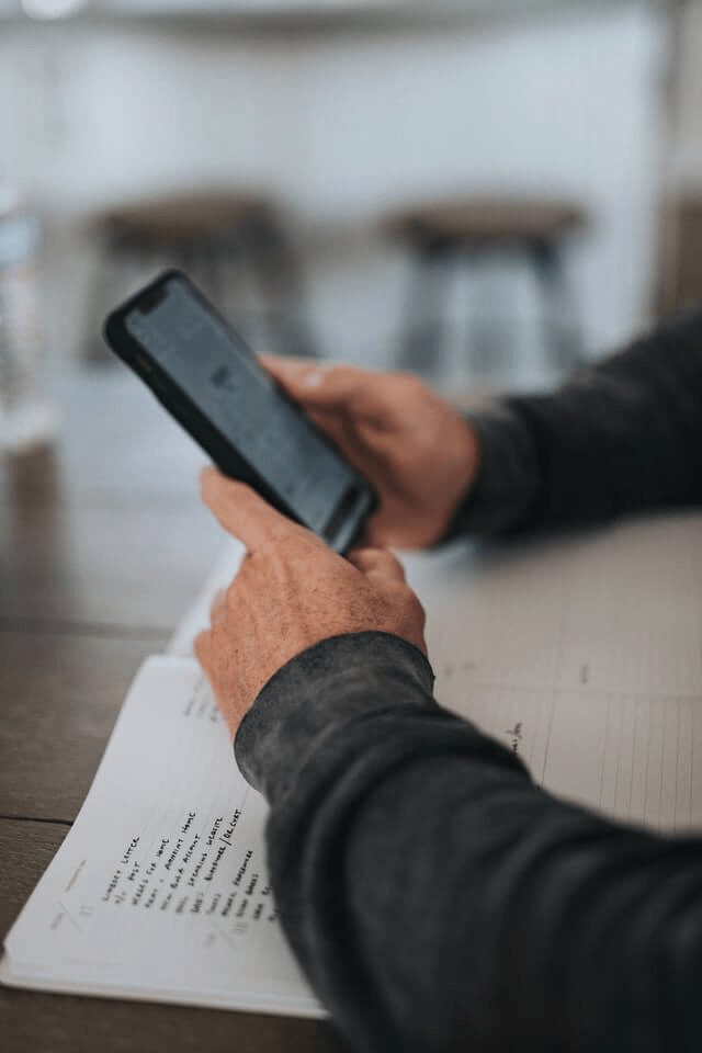 Przeglądaj wiadomości tekstowe iPhone'a na komputerze za pomocą aplikacji