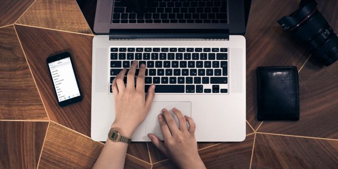 Przesyłaj pliki z komputera Mac na iPhone'a
