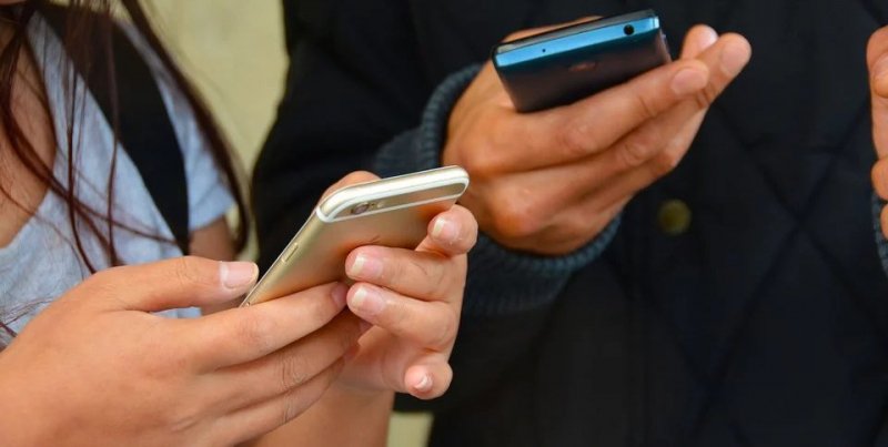 Czytaj czyjeś wiadomości tekstowe bez telefonu
