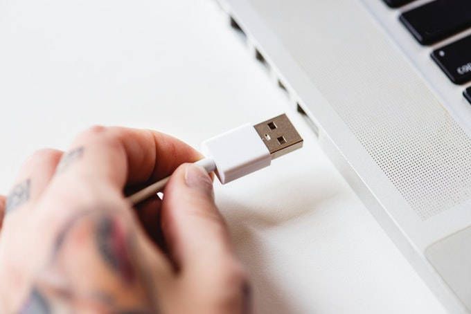 Jak przesyłać zdjęcia z Samsunga na PC za pomocą kabla USB